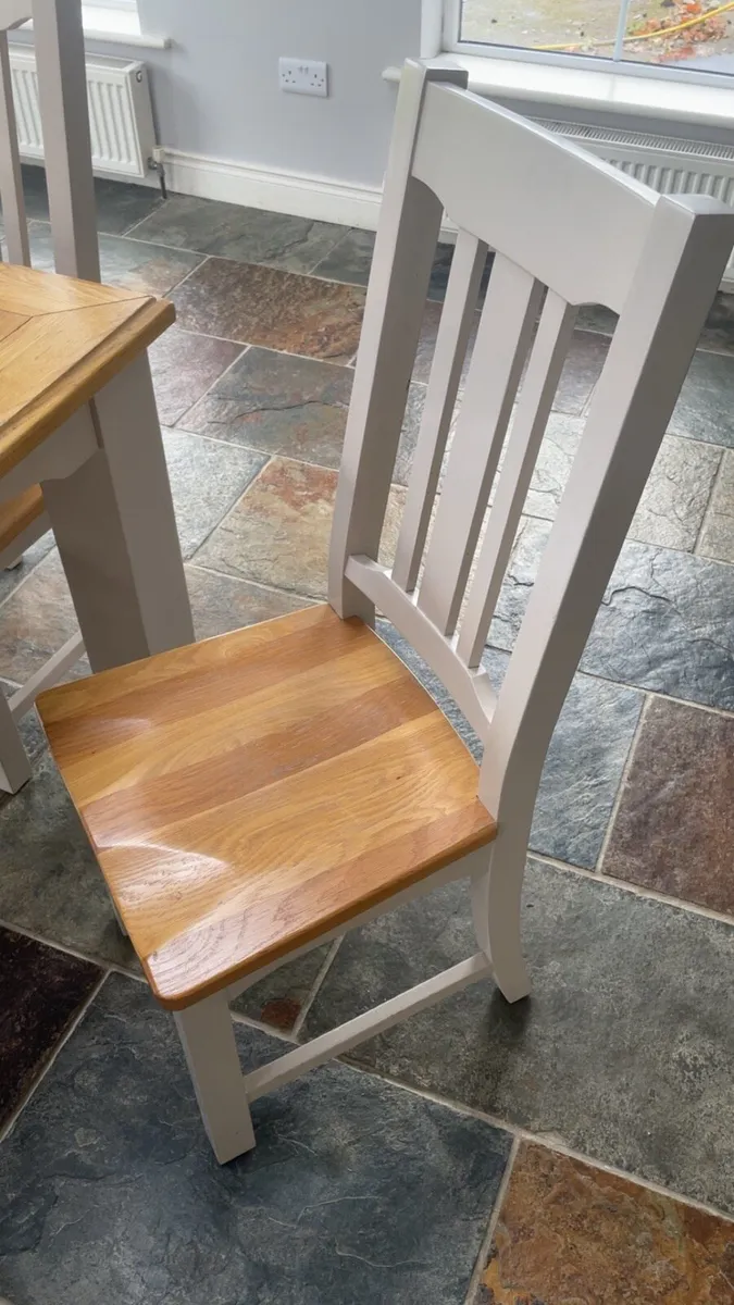 Kitchen table and chairs - Image 2