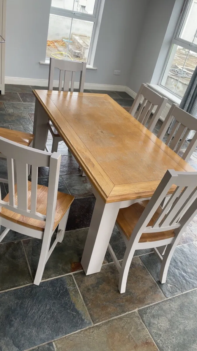 Kitchen table and chairs - Image 3
