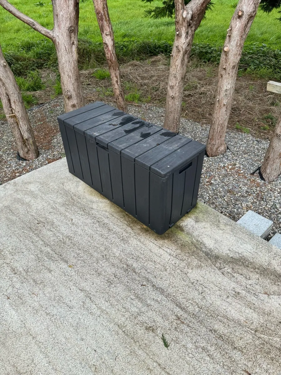 2 shelves and box - Image 3