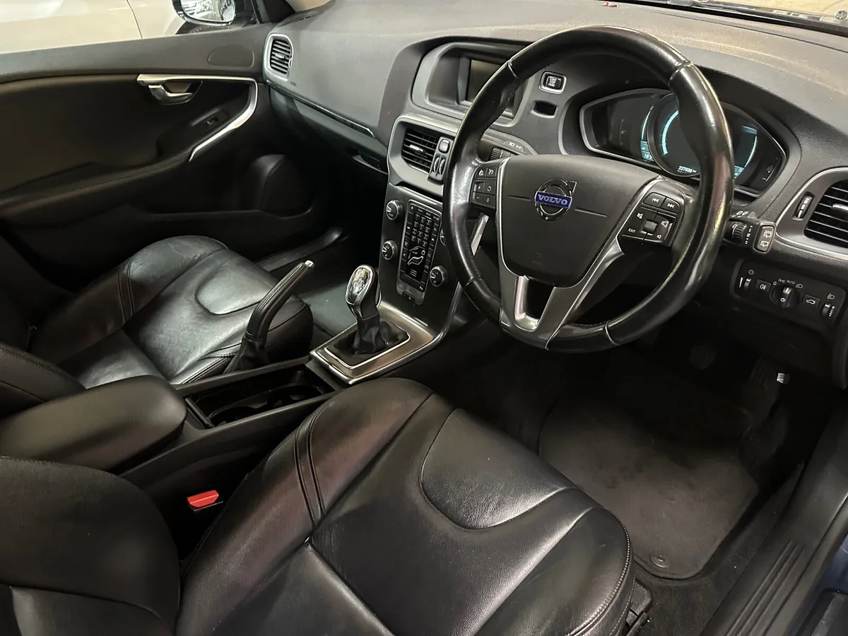 2014 Volvo V40 2.0 D3 150PS SE One Owner Car - Image 4