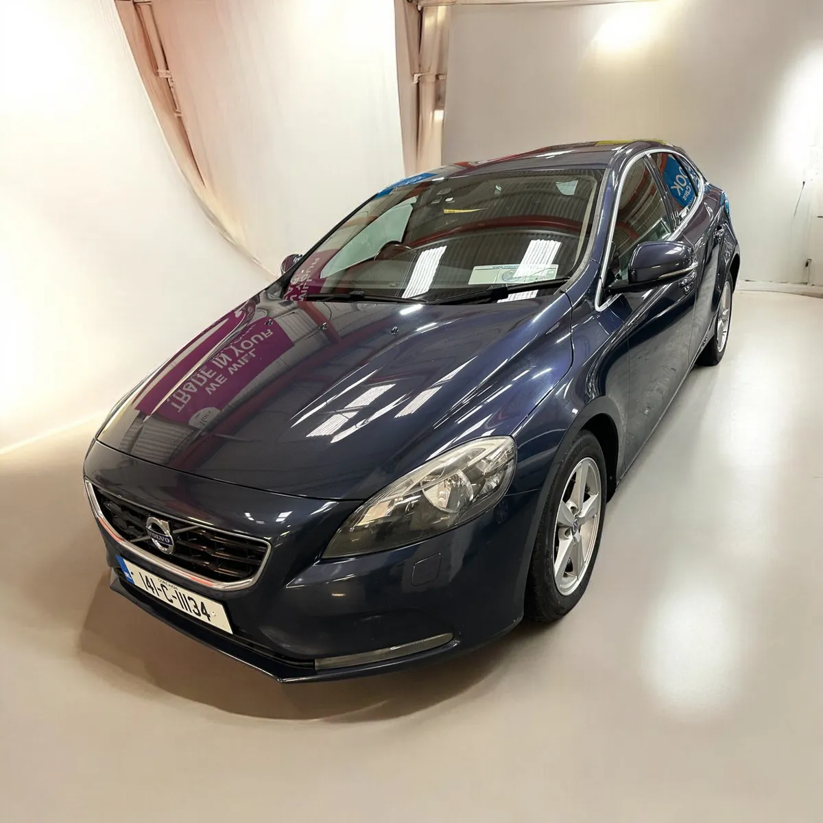 2014 Volvo V40 2.0 D3 150PS SE One Owner Car - Image 3
