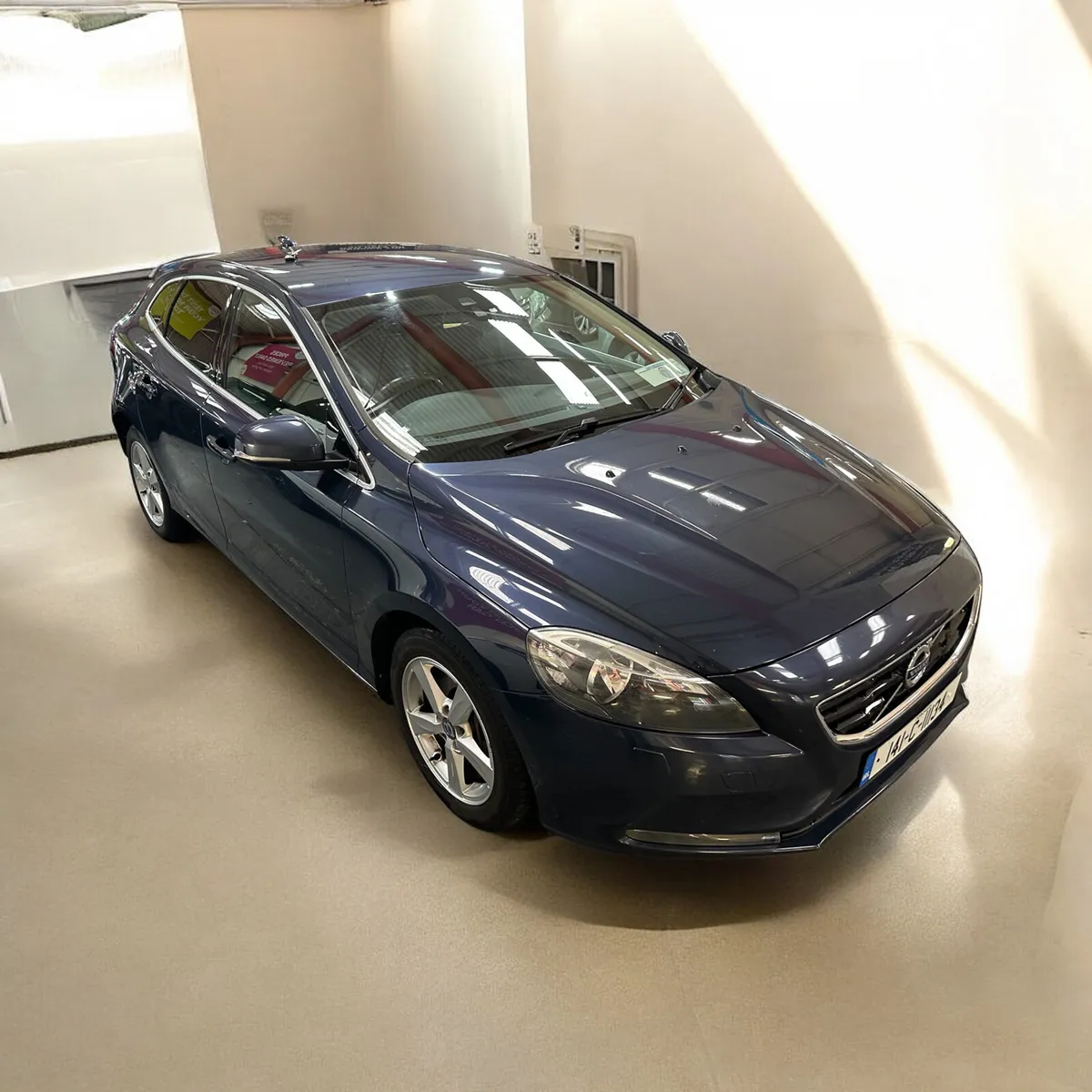 2014 Volvo V40 2.0 D3 150PS SE One Owner Car - Image 1