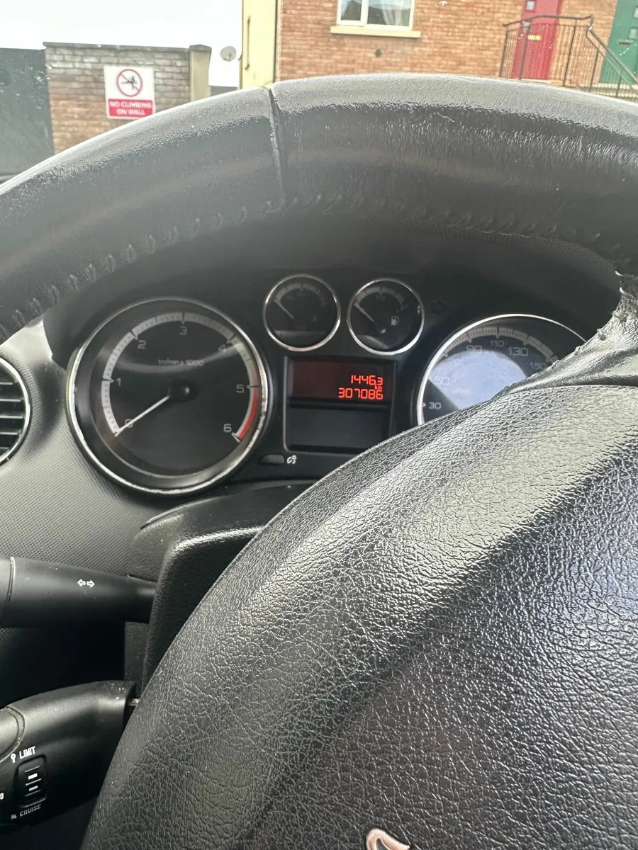 Peugeot 308 2011  1.6 HDi Envy – €2,800 or nearest - Image 4