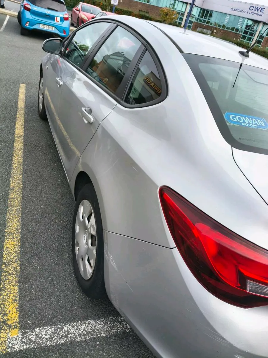 Car - Image 3