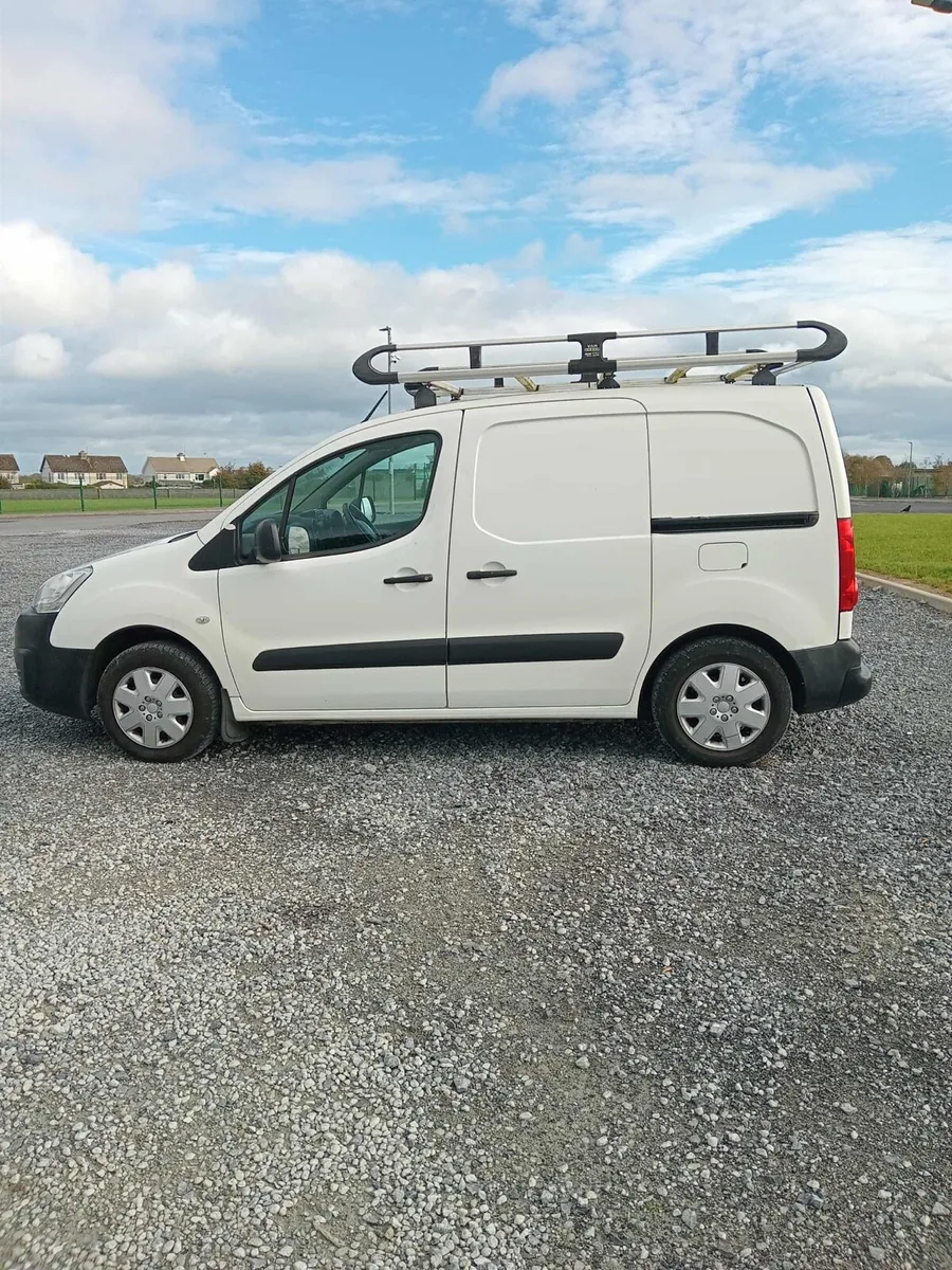 Van - Image 2
