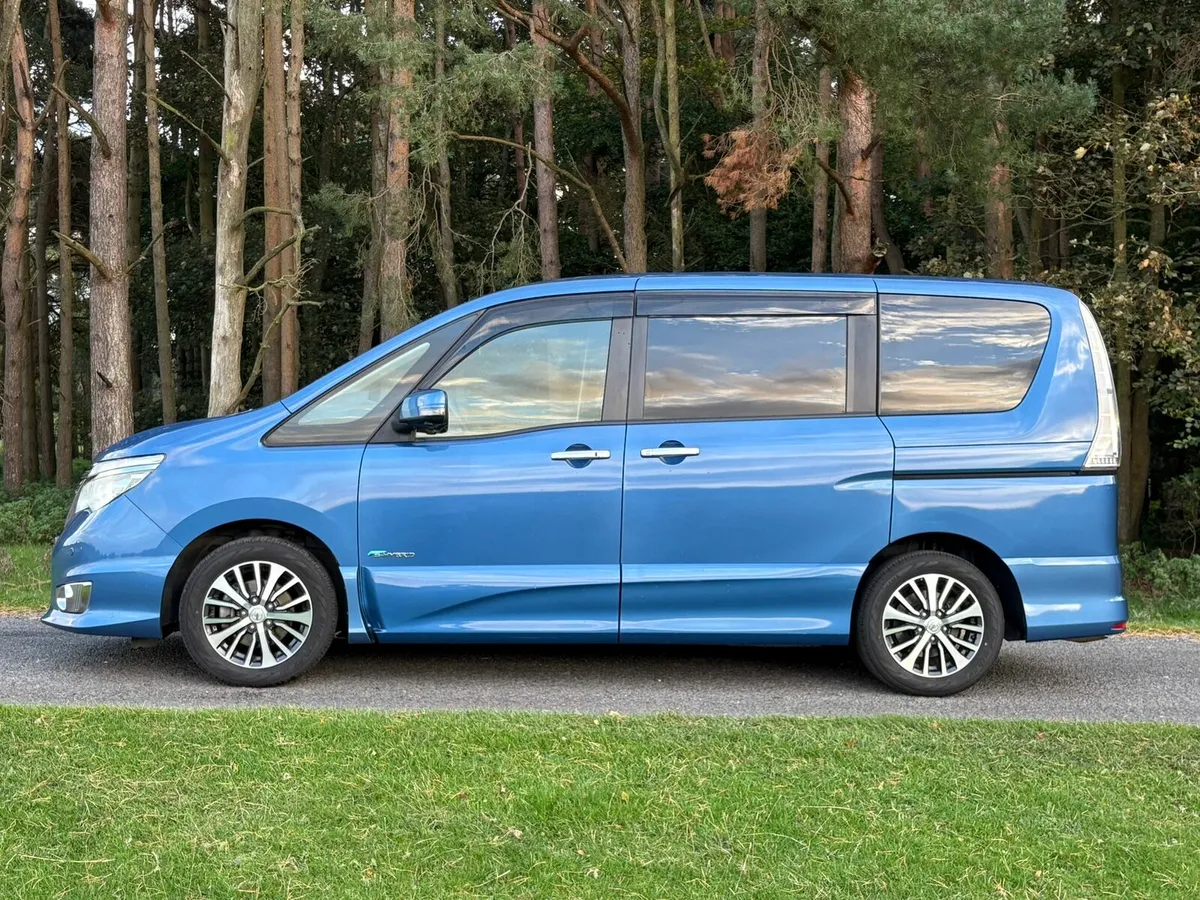 NISSAN SERENA 2.0 PETROL HYBRID AUTOMATIC 73 000KM - Image 1