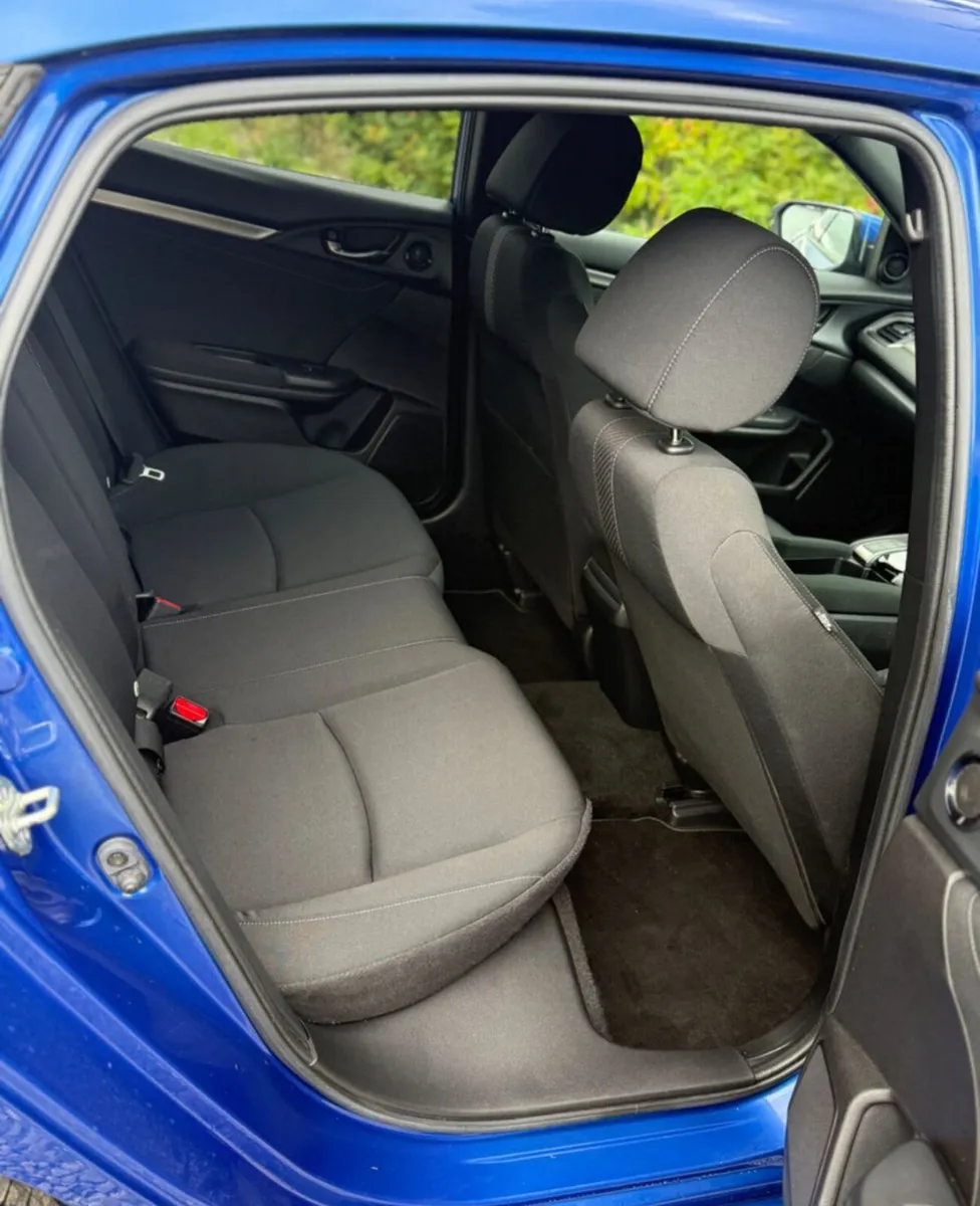 Car - Image 3