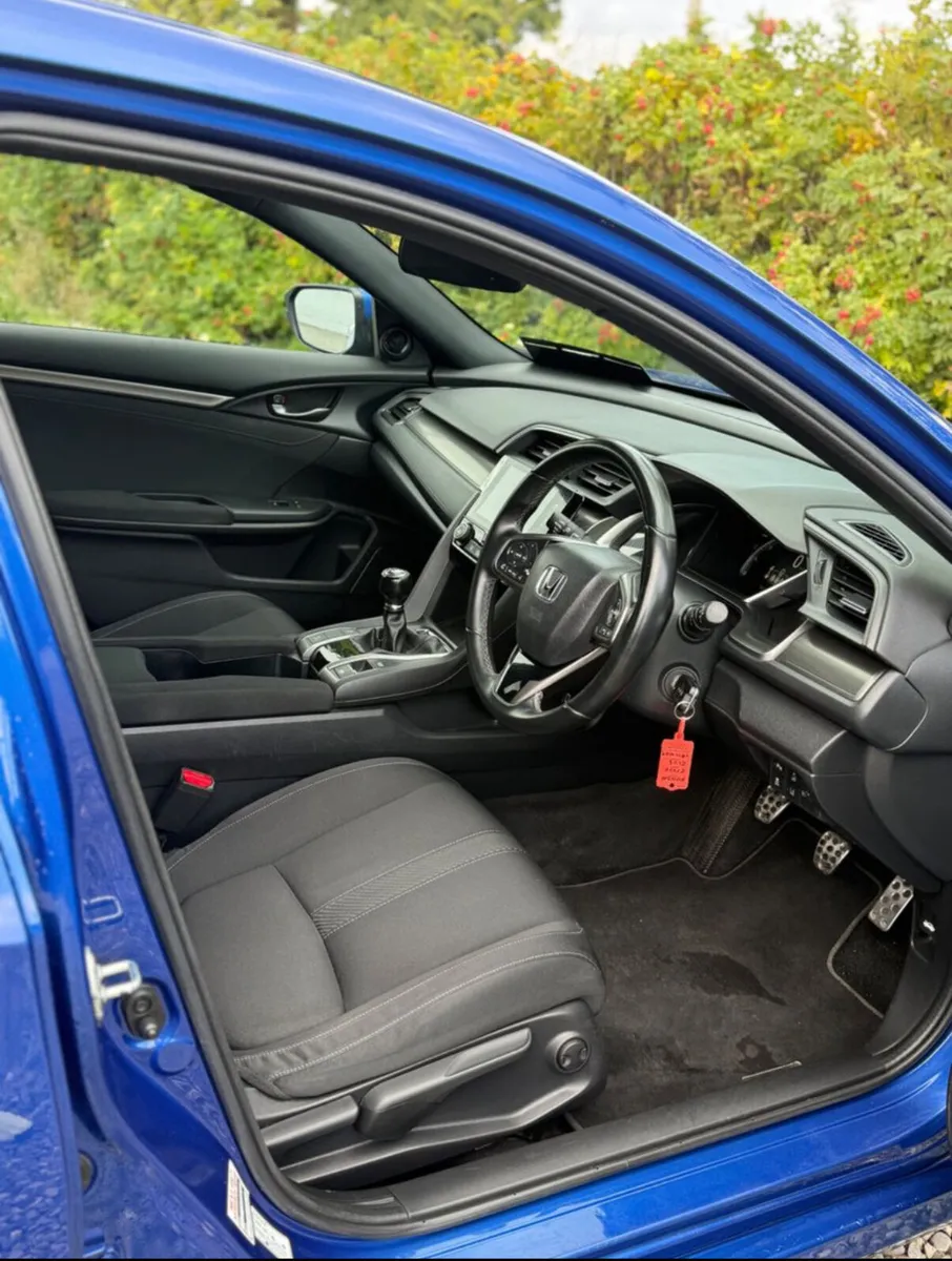 Car - Image 4