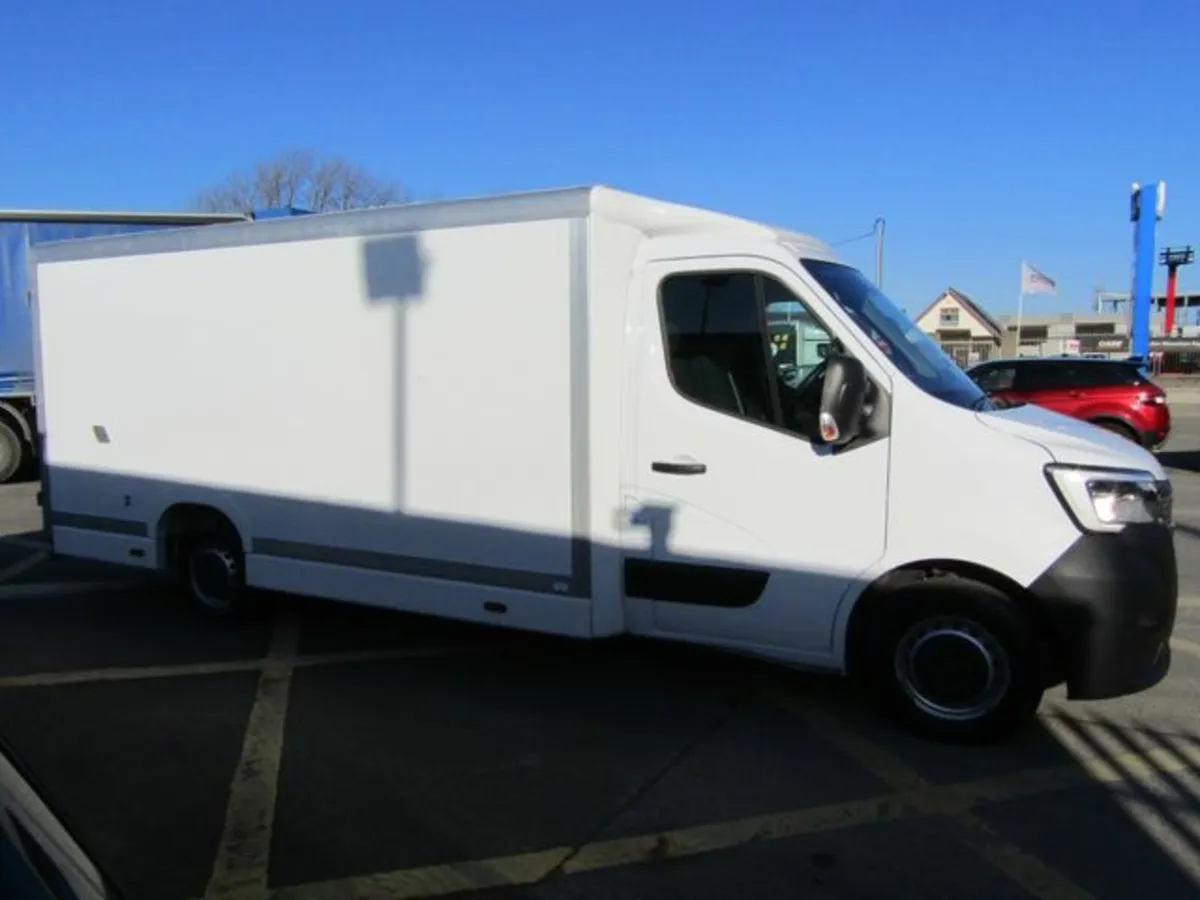 Renault Master 35 LWB. AUTOMATIC. - Image 2