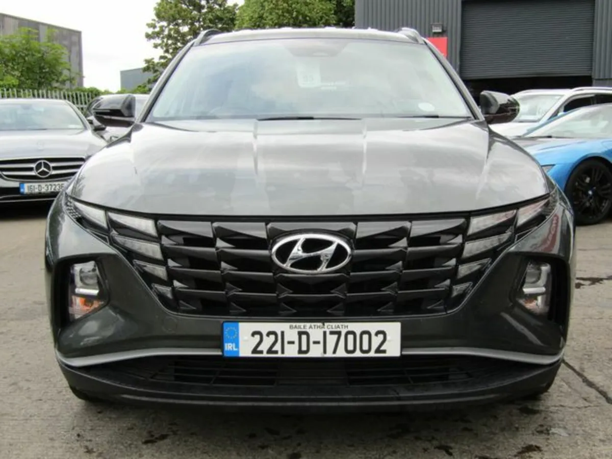 Hyundai Tucson ix35 Executive 2tone HEV Automatic - Image 3