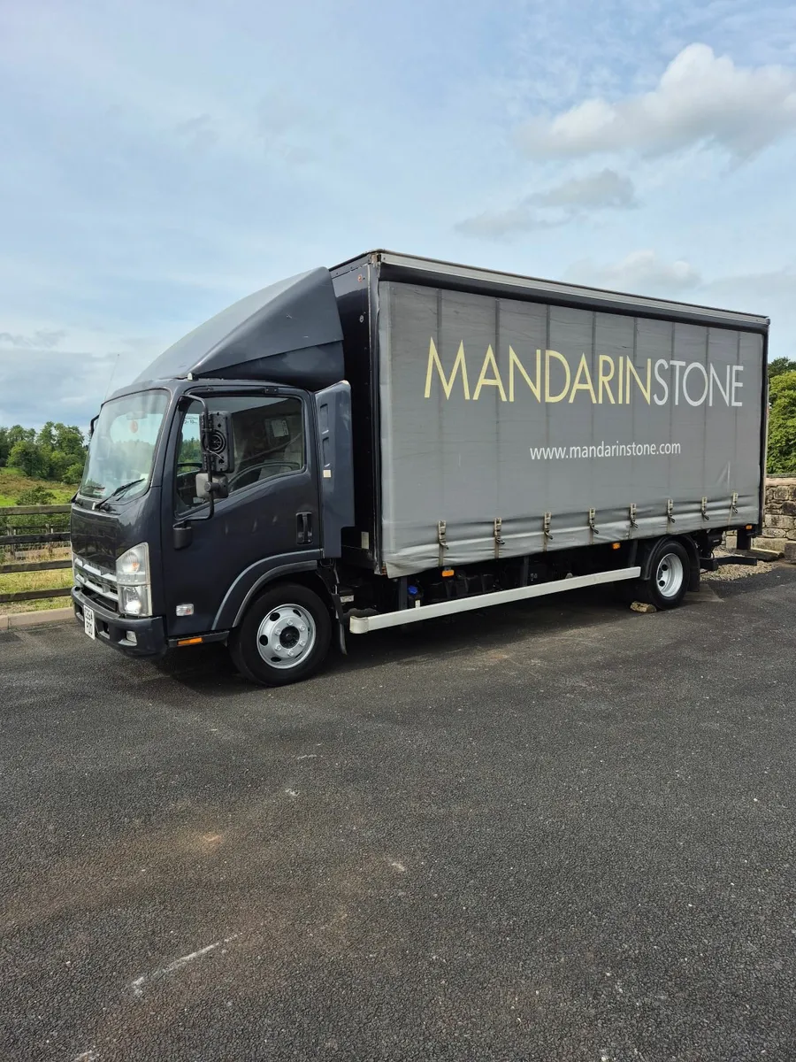 2014 Isuzu 75.190 Tautliner with tail lift - Image 1