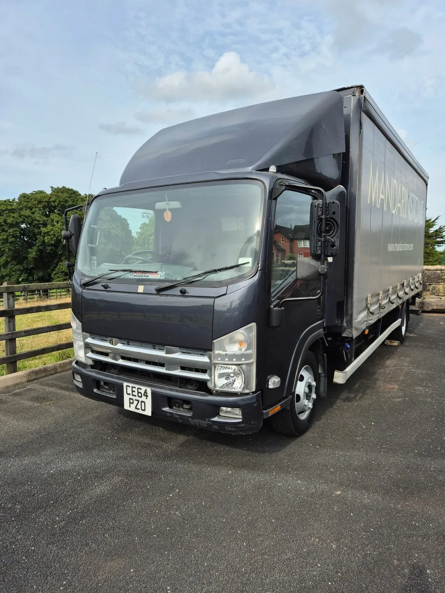 2014 Isuzu 75.190 Tautliner with tail lift - Image 2