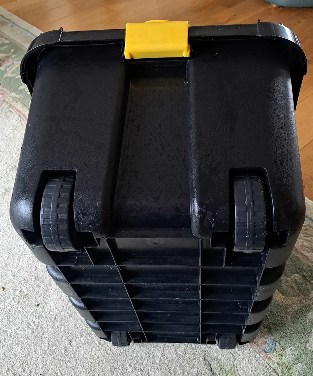 Storage boxes with wheels 111ltr - Image 2