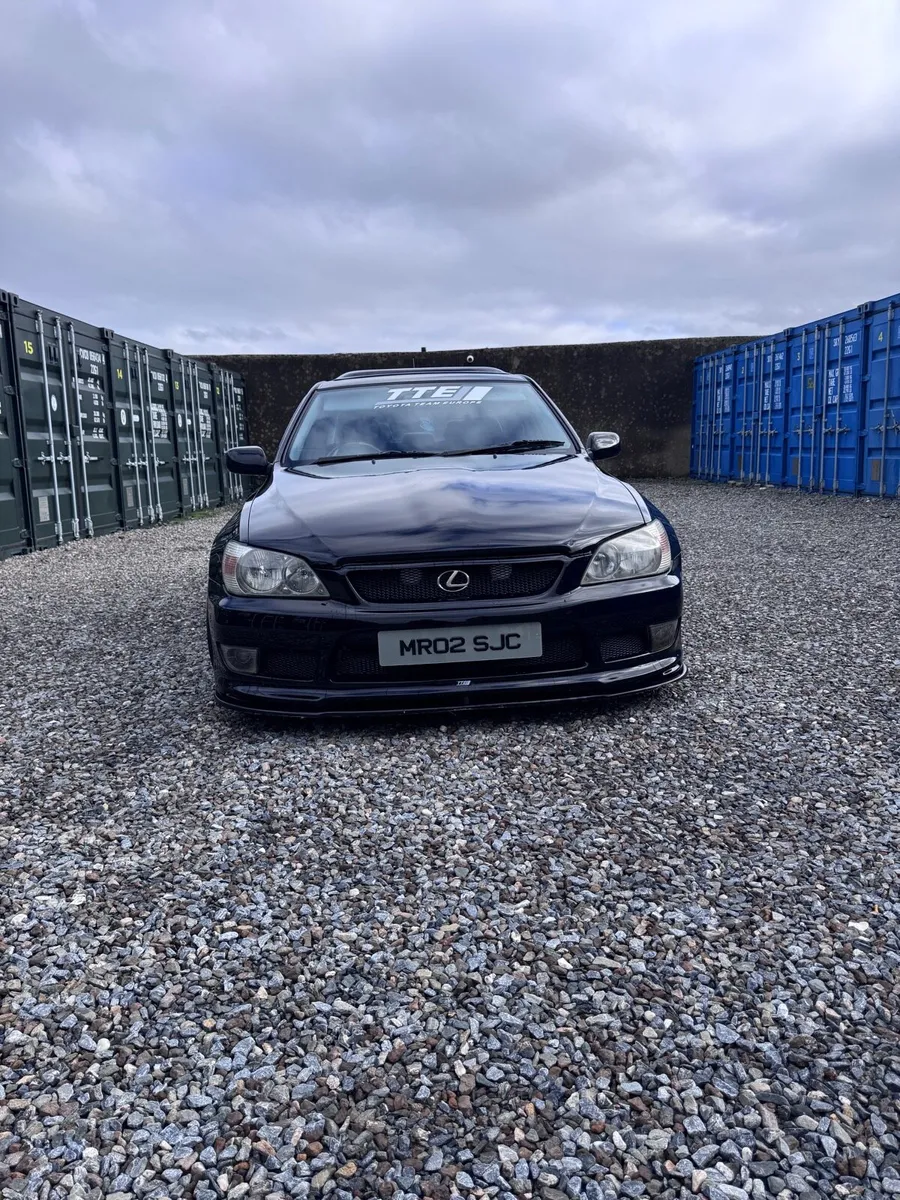 Lexus is 200 sport - Image 4