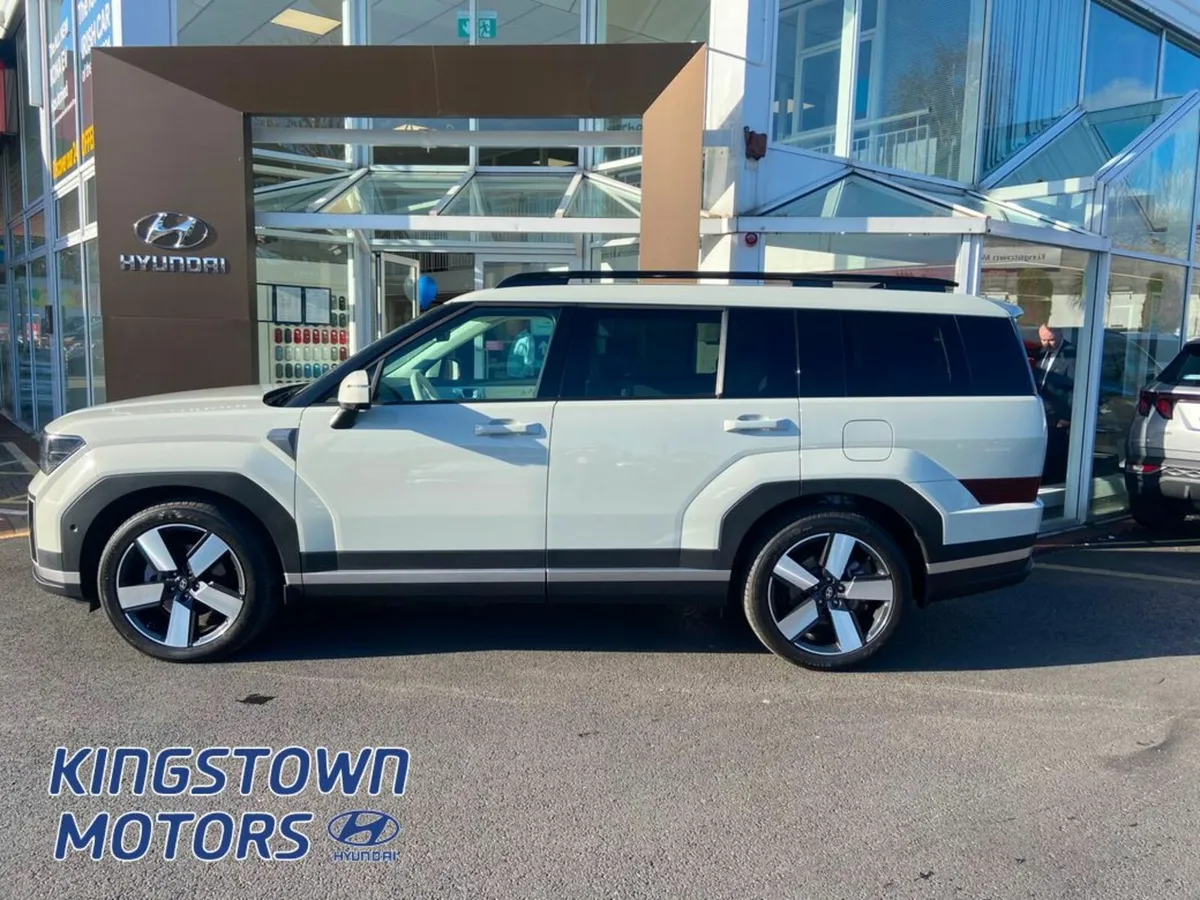 Hyundai Santa Fe Premium PHEV - Image 3