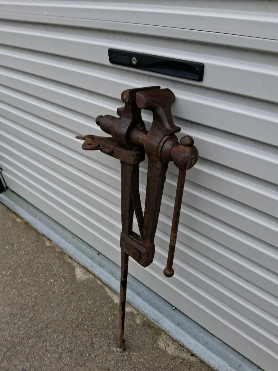 Blacksmiths vice - Image 3