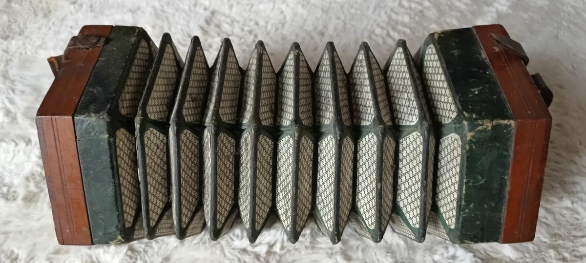 Old Concertina  - For Repair / Parts or Decoration - Image 3