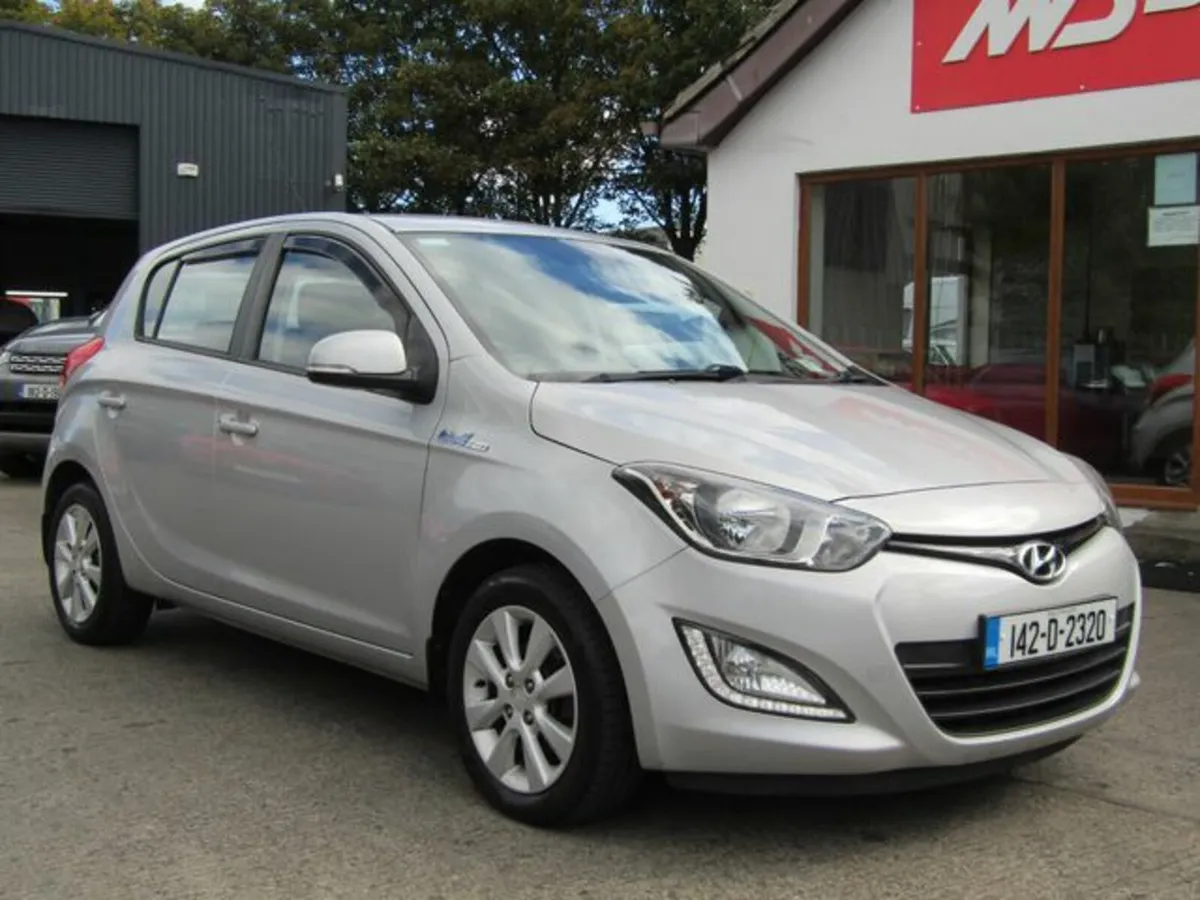 Hyundai i20 1.2 Premium 4DR - Image 2