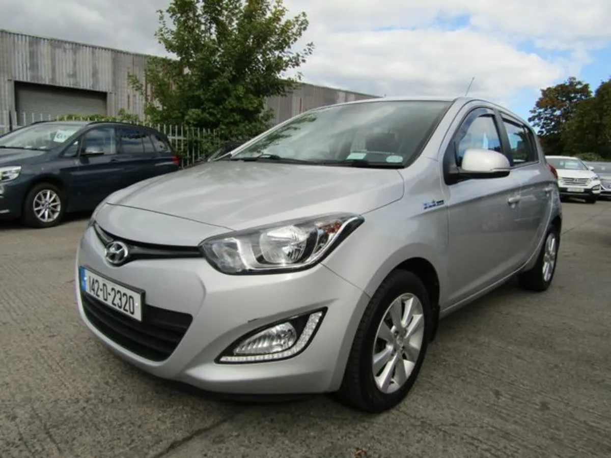 Hyundai i20 1.2 Premium 4DR - Image 4