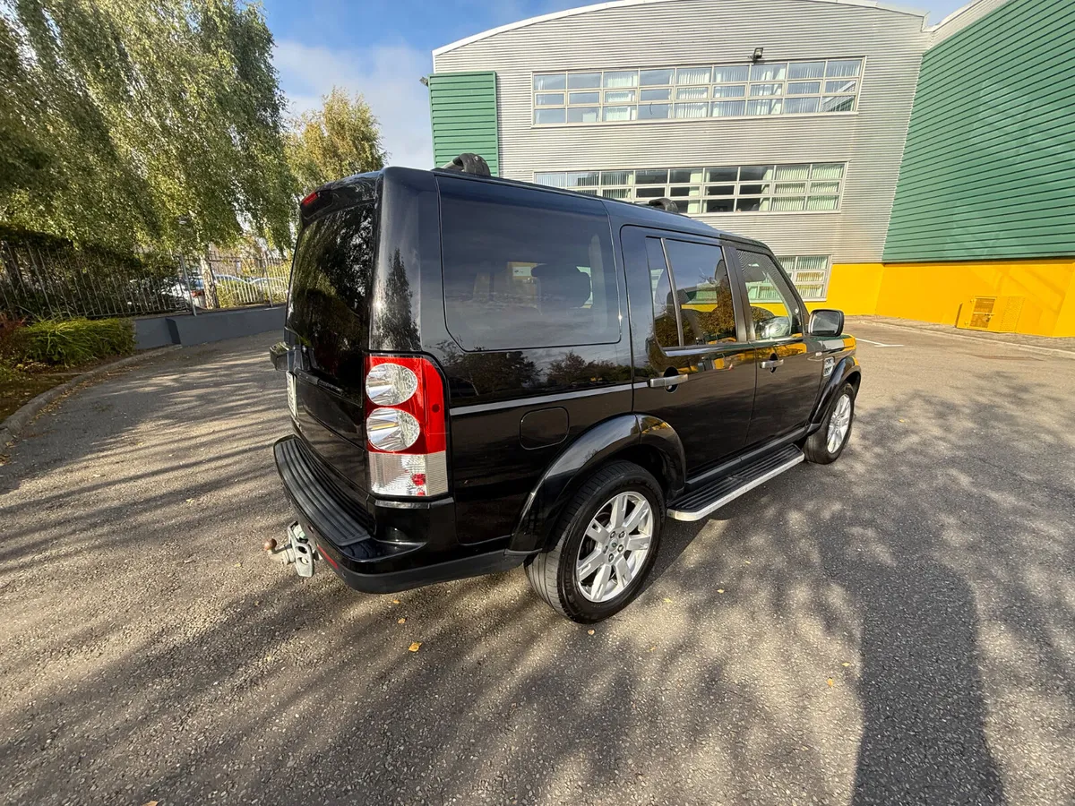 Land Rover Discovery 3.0D 5 seat crew cab auto - Image 4