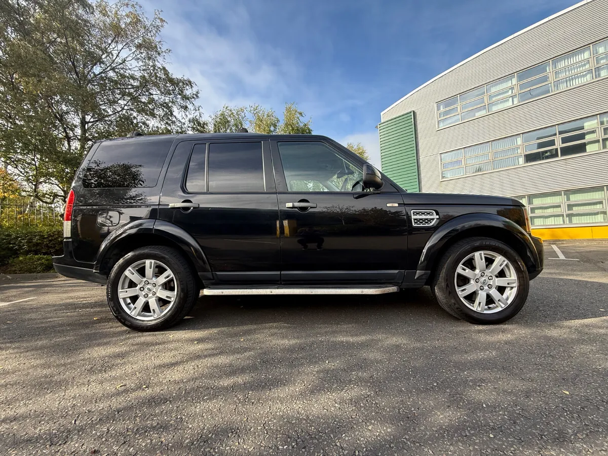 Land Rover Discovery 3.0D 5 seat crew cab auto - Image 3