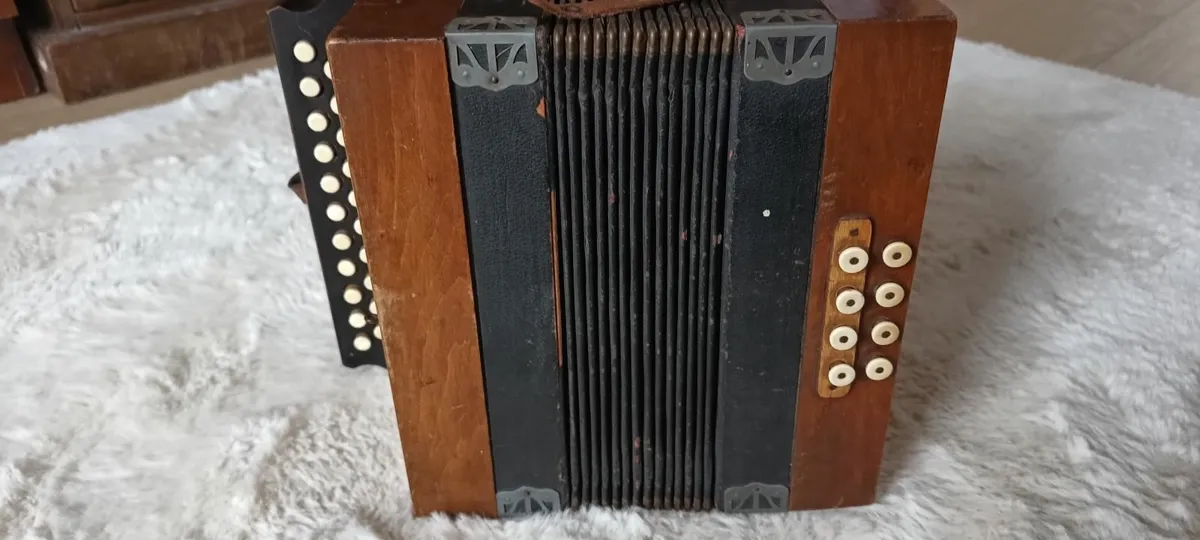 Old  Accordion  - For Repair / Parts or Decoration - Image 4