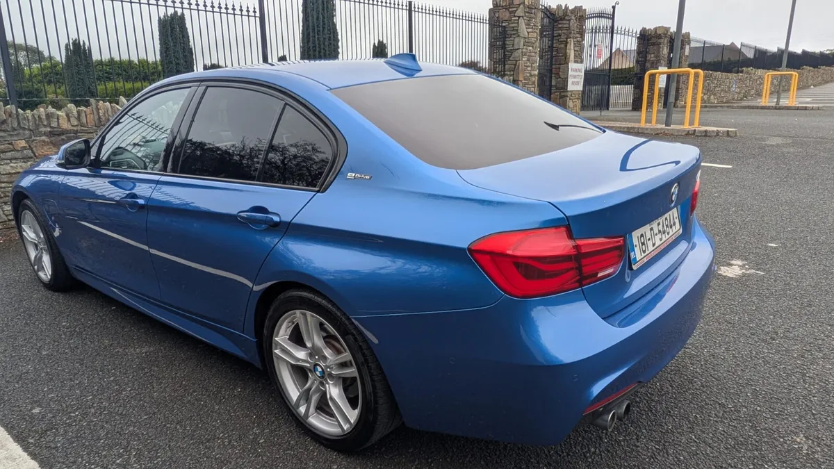 BMW 3-Series 2018 - Image 4
