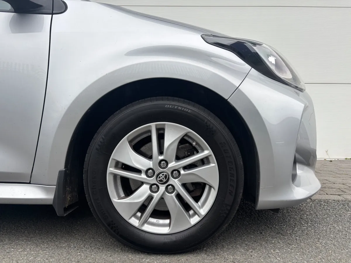 2022 TOYOTA YARIS HYBRID LUNA A/T - Image 4