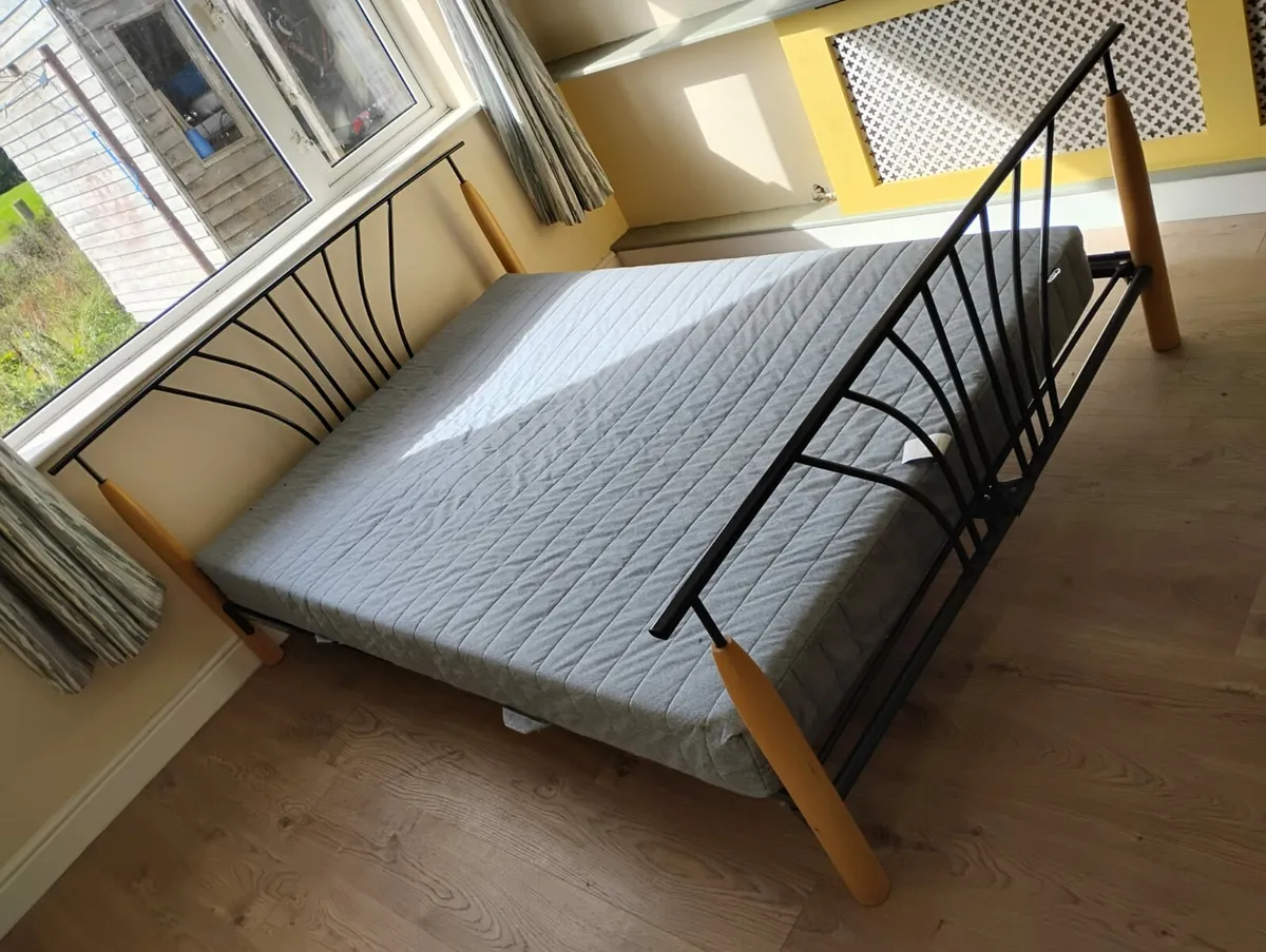 Bed - Image 1