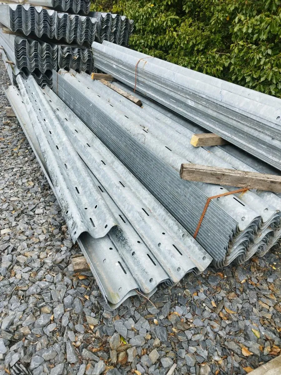 Crash barrier - Image 1