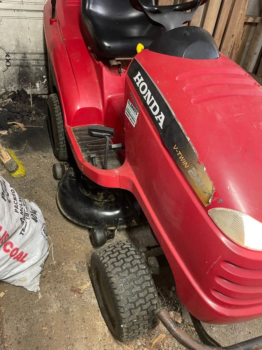 Honda 2417 Ride on Mower - Image 1