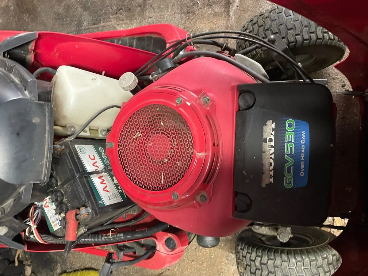 Honda 2417 Ride on Mower - Image 4