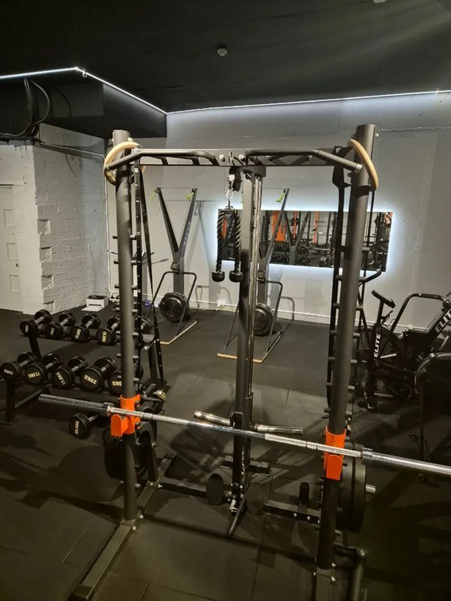 Squat rack with hi/low plate loaded pulleys - Image 1