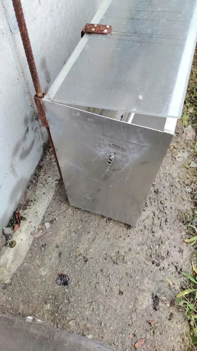 Stainless steel feed troughs - Image 4