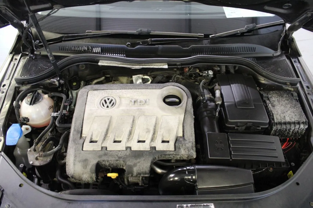 Volkswagen CC 2.0 TDI 177 BHP DSG R-line - Image 4