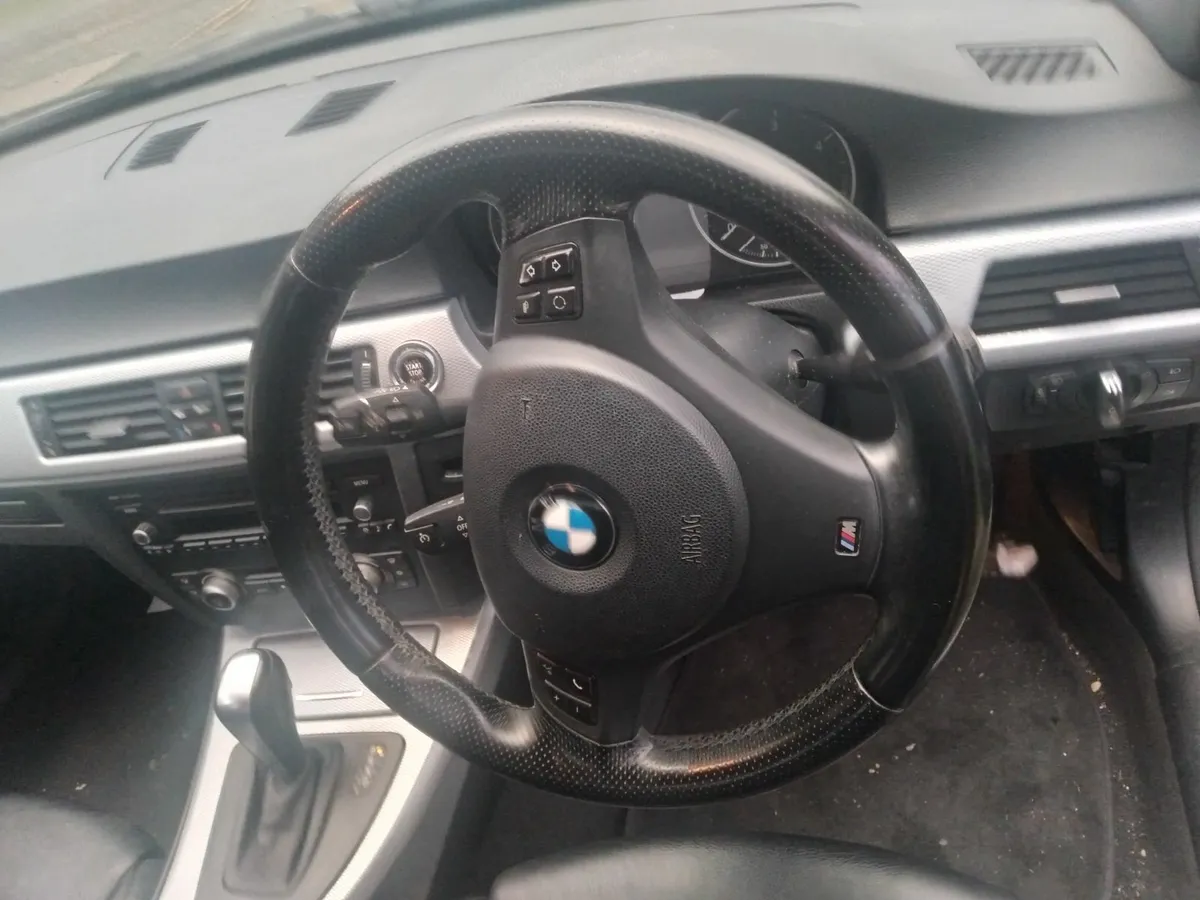 BMW 3-Series 2011 - Image 2