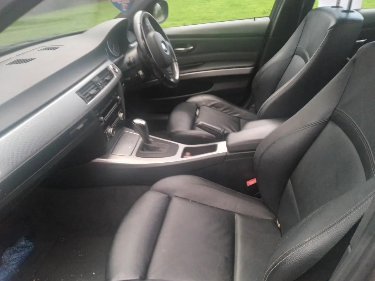 BMW 3-Series 2011 - Image 3