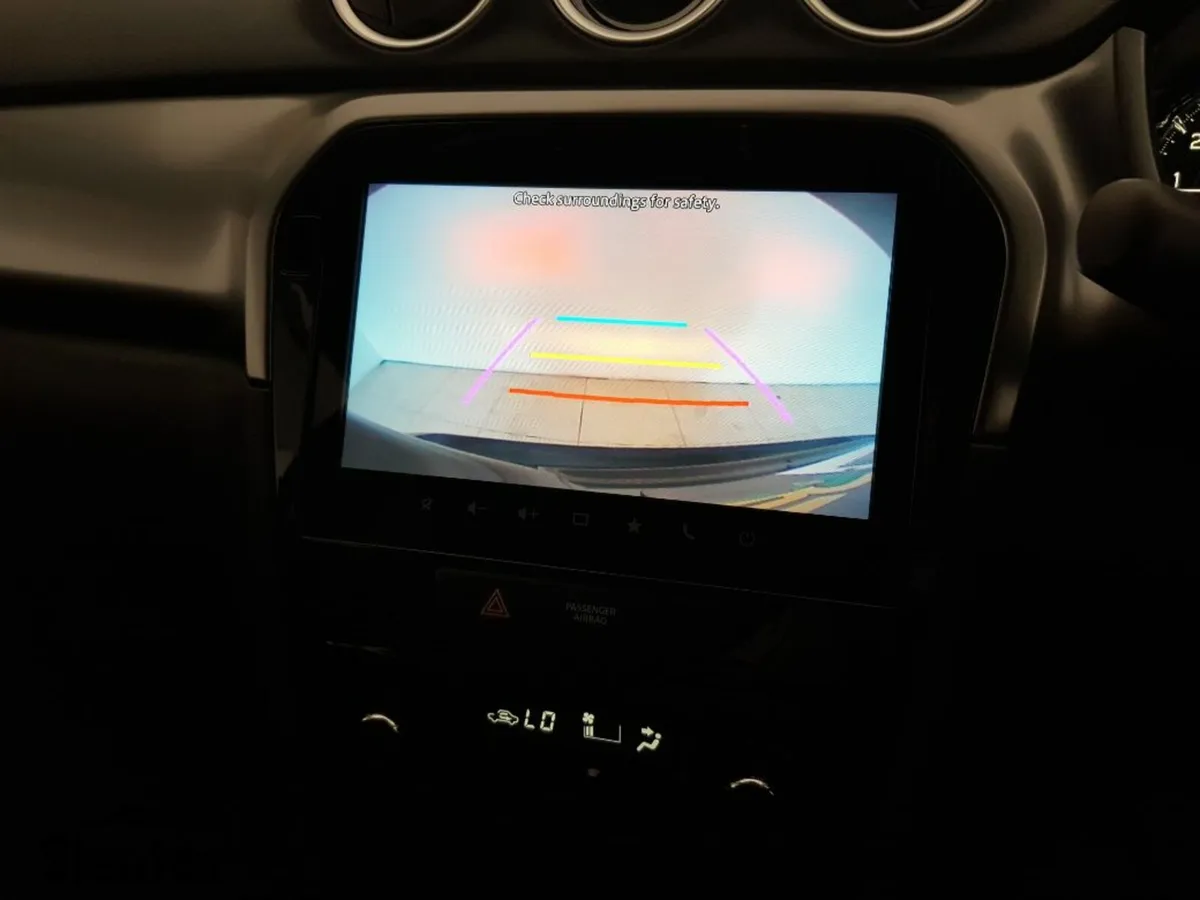 Suzuki Vitara Motion Automatic Hybrid - Image 4