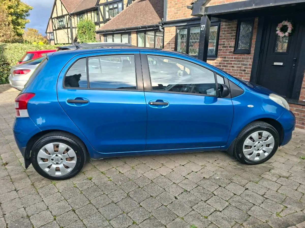 TOYOTA YARIS 1.0 PETROL 2010 VERY CLEAN CAR - Image 2