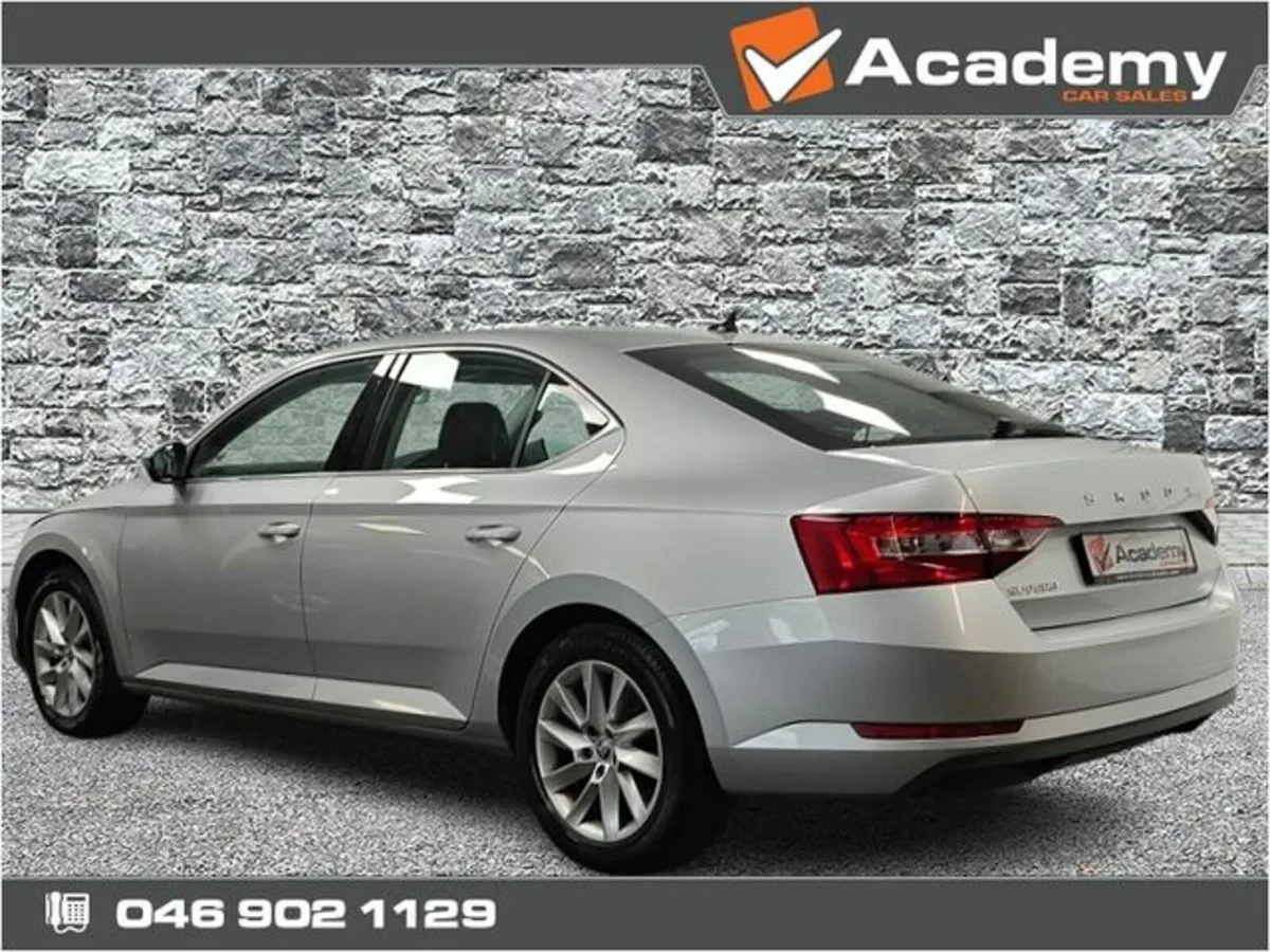 Skoda Superb AMB 2.0tdi 150HP 5DR - Image 3