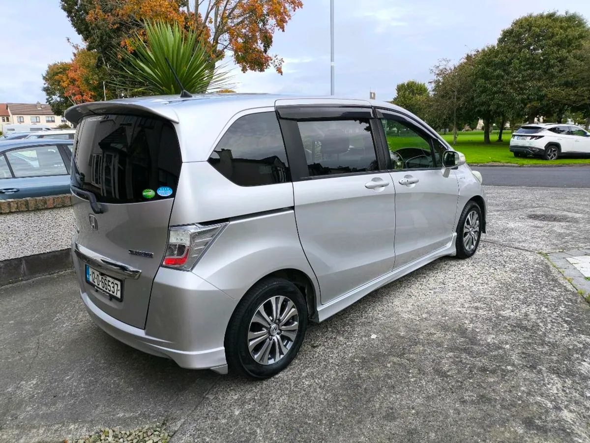 Honda Freed hybrid - Image 1