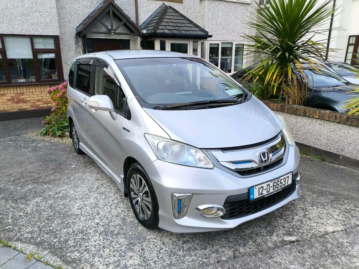 Honda Freed hybrid - Image 3