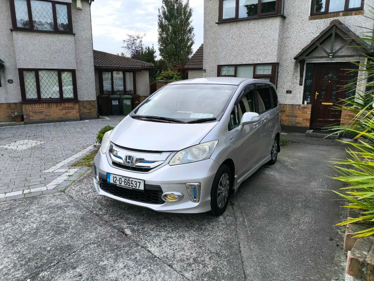 Honda Freed hybrid - Image 4