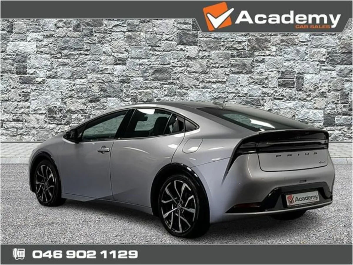 Toyota Prius Prius Plug-in Hybrid 4DR Auto - Image 3