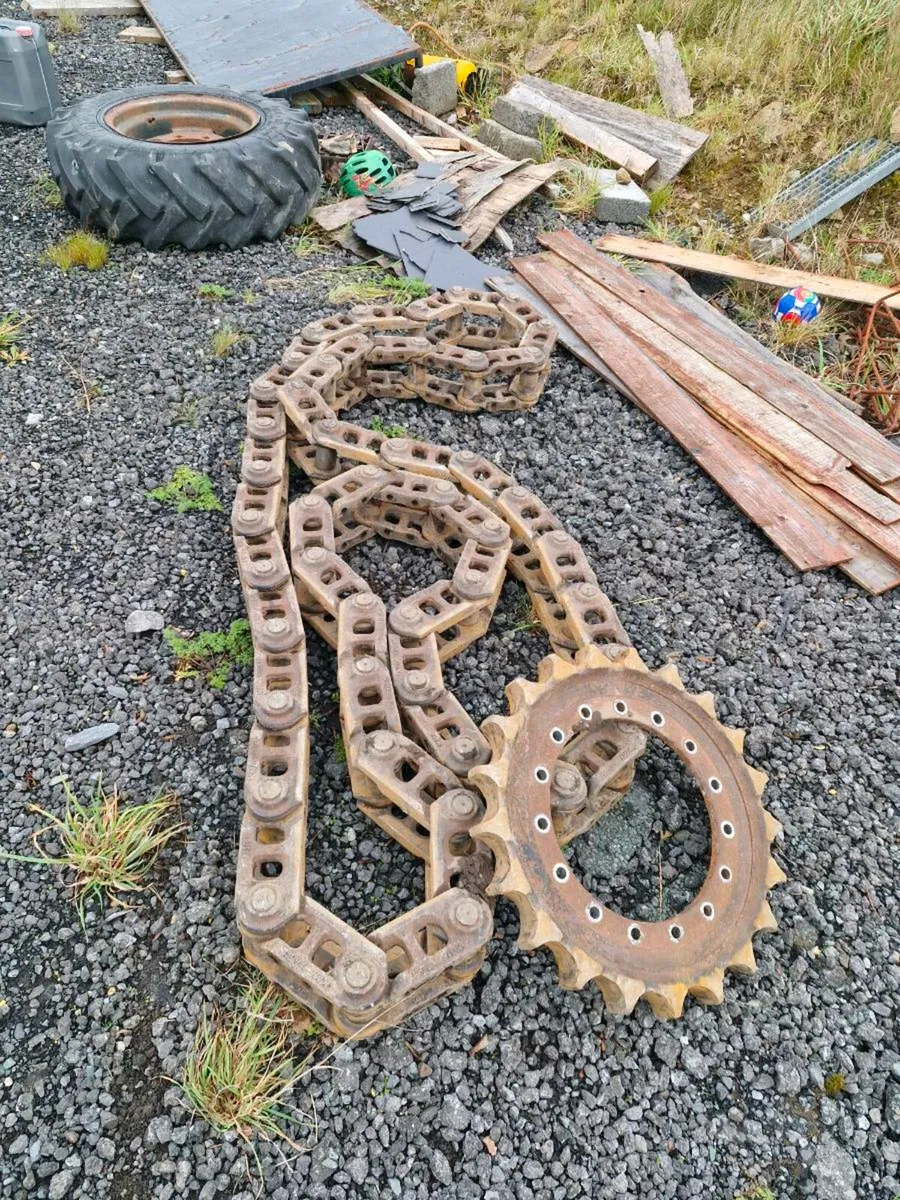 D4 46 link chains and sprockets - Image 1