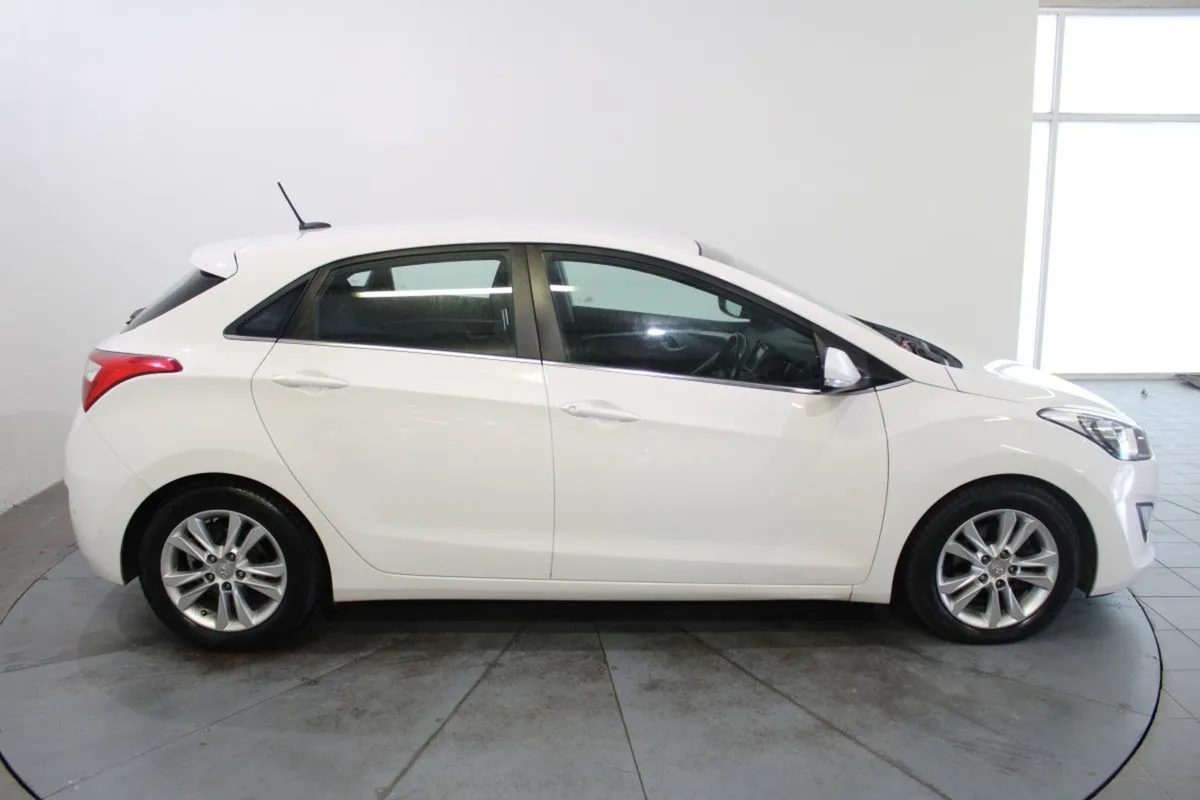 Hyundai i30 1.6 Diesel Style NAV - Image 3
