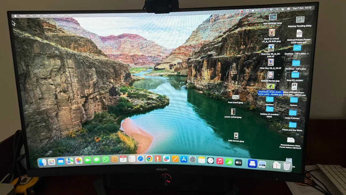gaming monitor and soundbar - Image 1