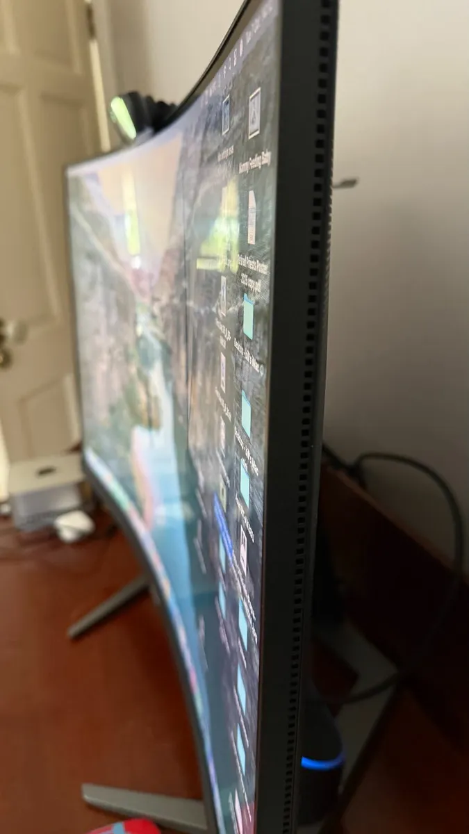 gaming monitor and soundbar - Image 3