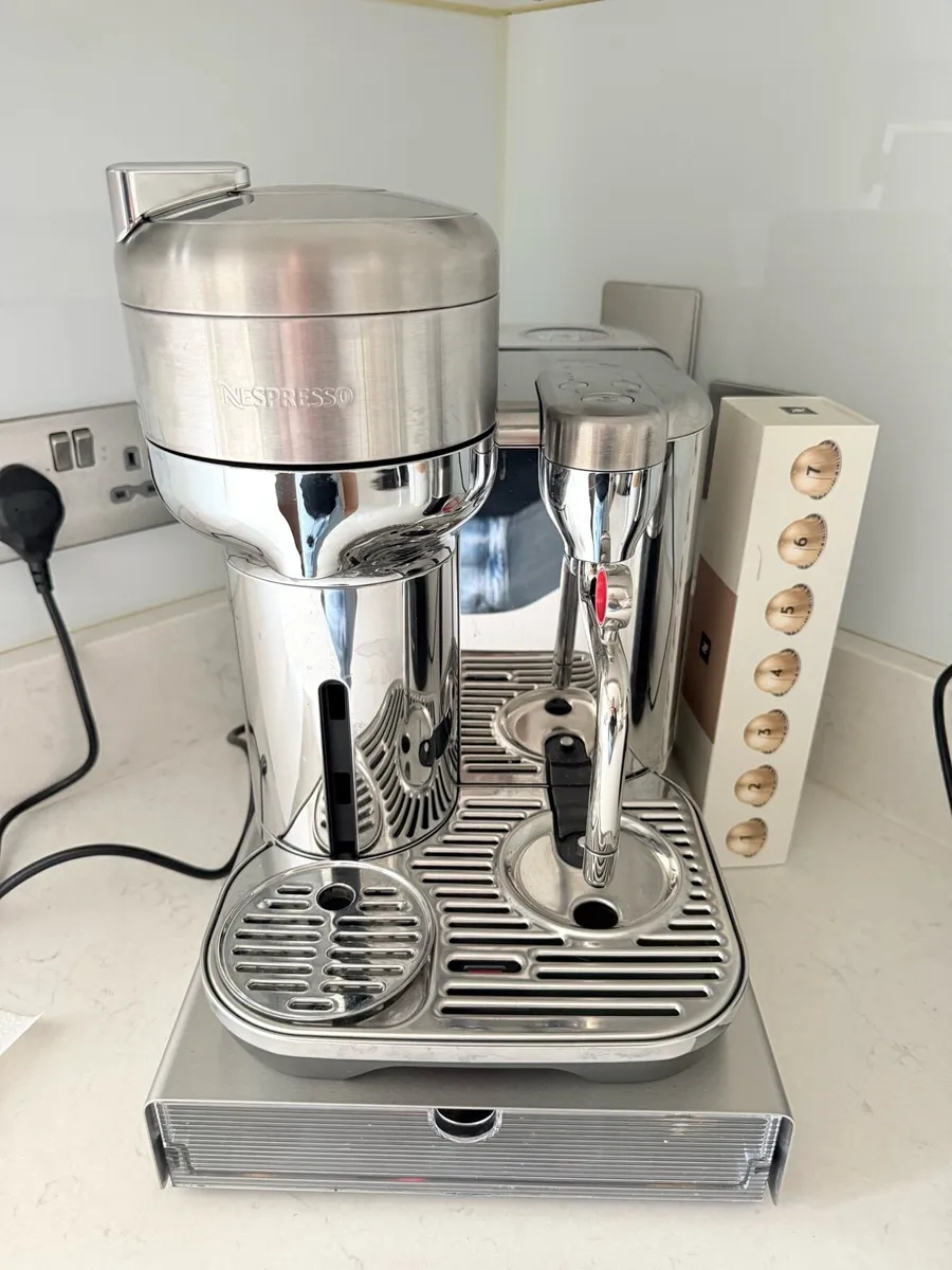 Vertuo Creatista coffee machine - Image 1