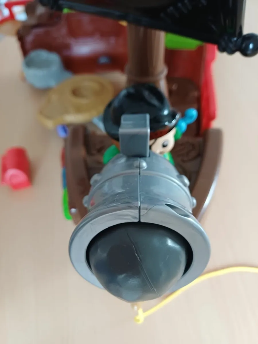 VTech toot toot friends push along pirate ship - Image 3